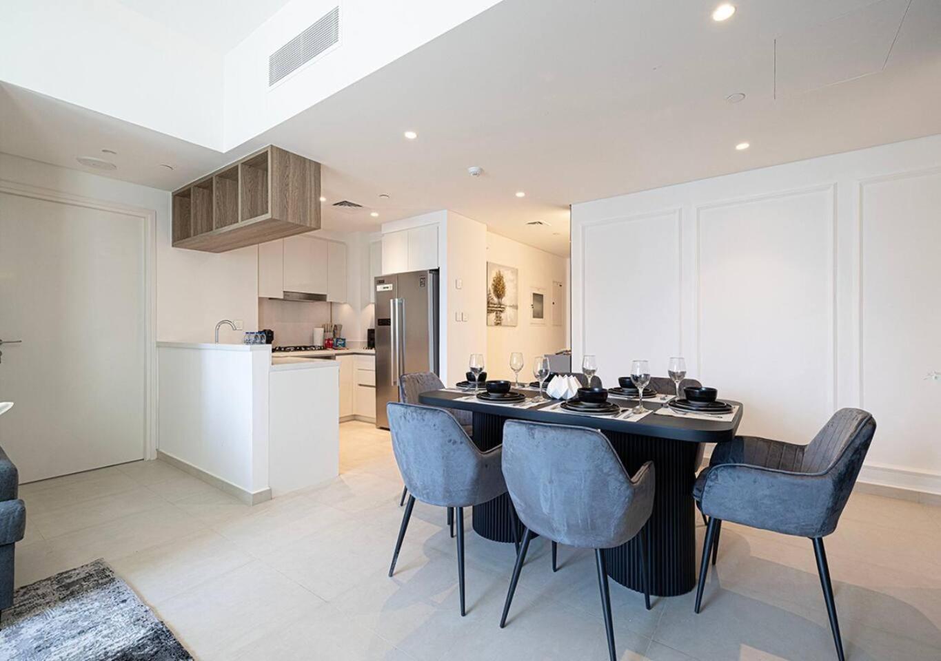 Burj Khalifa View - Luxe 2br - Mall Access Apartemen