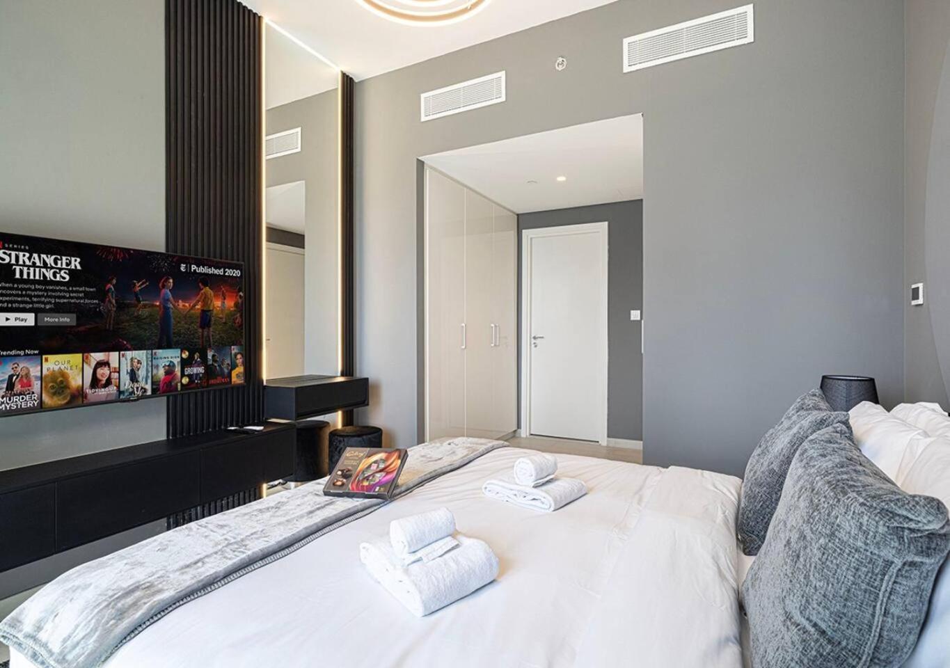 Burj Khalifa View - Luxe 2br - Mall Access Apartemen *