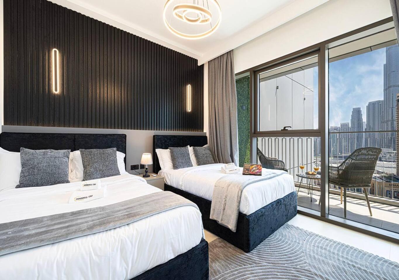 Burj Khalifa View - Luxe 2br - Mall Access * Dubai