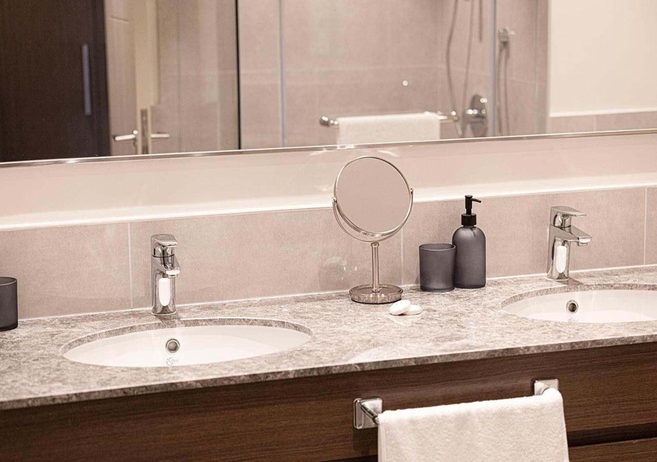 Luxury 4br In Downtown With Burj View Apartment Dubai