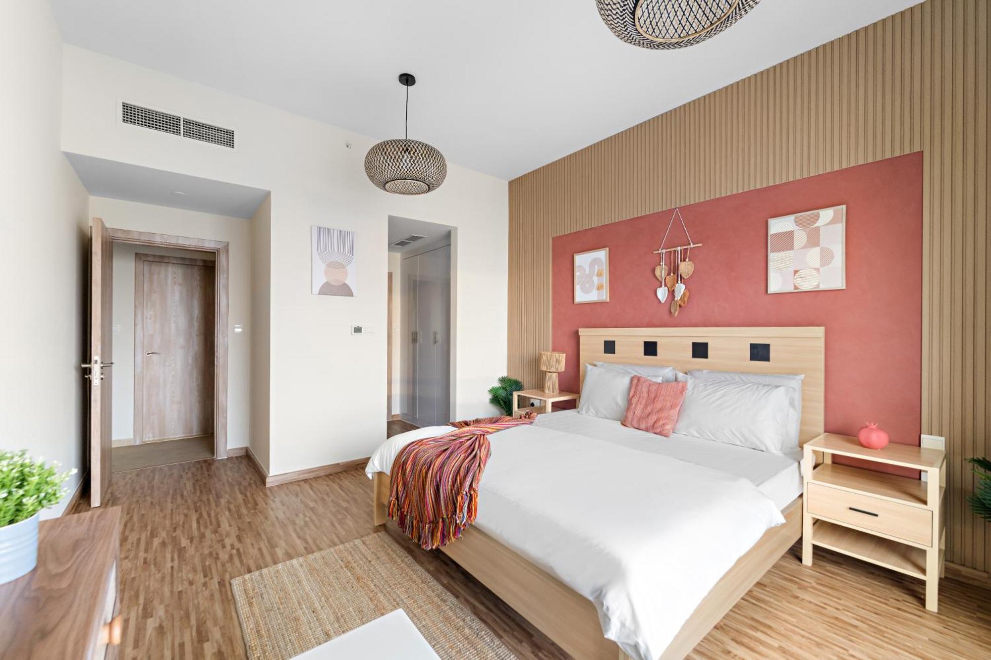 Vakantiehuis Aesthetic , Sleeps 6, Pool, Gym & Waterfront Views