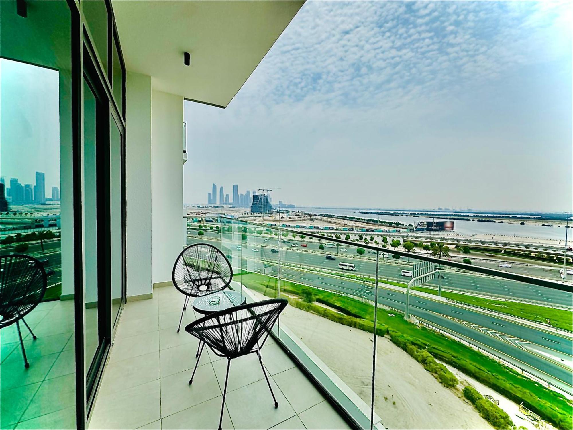 Apartemen Venduras - Skyline View Farhad Azizi Al Jaddaf *