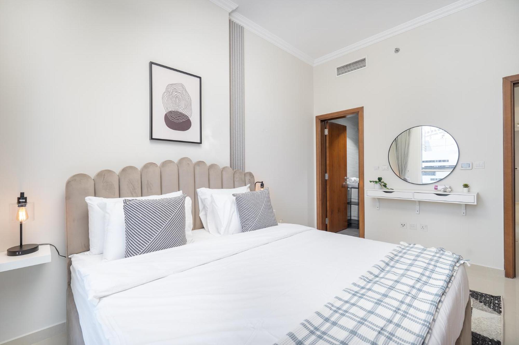 Heaven Crest Downtown - And 1 Bedroom 2 Minute Walk To Mall And Burj Khalifa Lägenhet