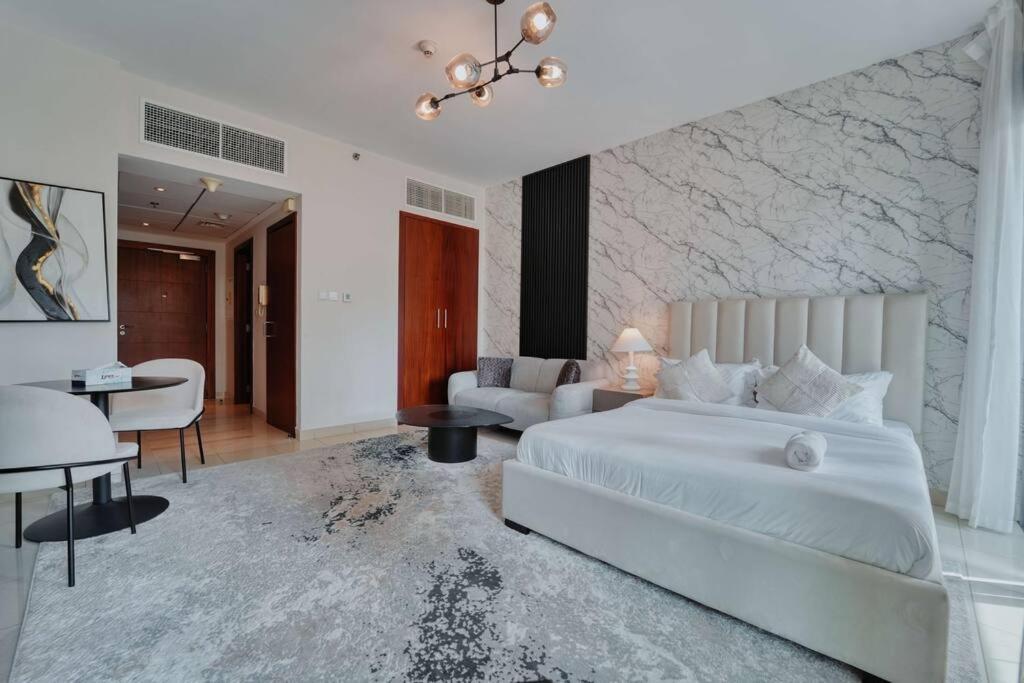 Stunning Luxury Downtown 2 Minute Walk To Burj Khalifa & Mall * Dubai