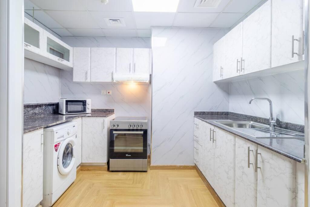 Gorgeous 2br With Pool W Wheel View Appartement