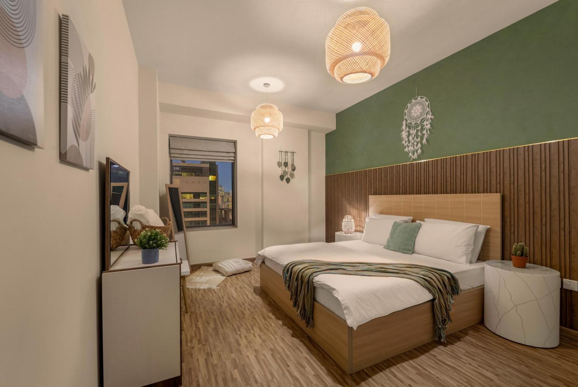 Aesthetic , Sleeps 6, Pool, Gym & Waterfront Views Vakantiehuis *