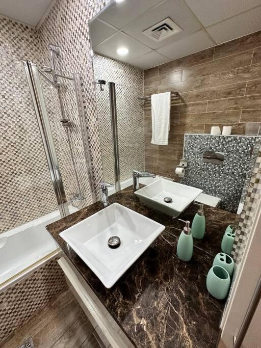 Beauty Of Marina In Our 2br Aptmnt Apartemen Dubai