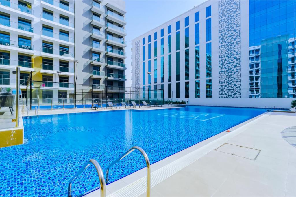 Sky View, Furnished, Freeparking