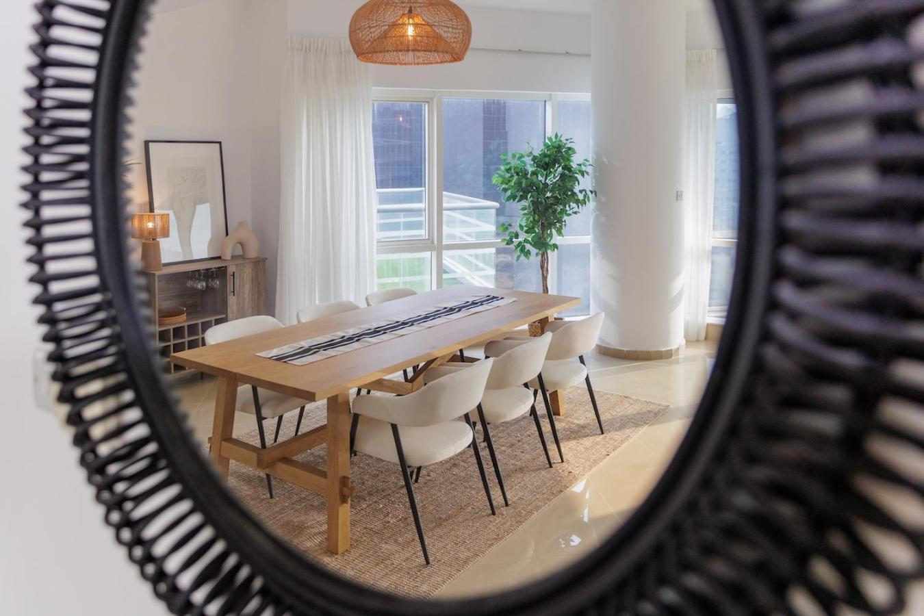 Serene Chic Flat 180 Degree & Marina Skyline View Dubai