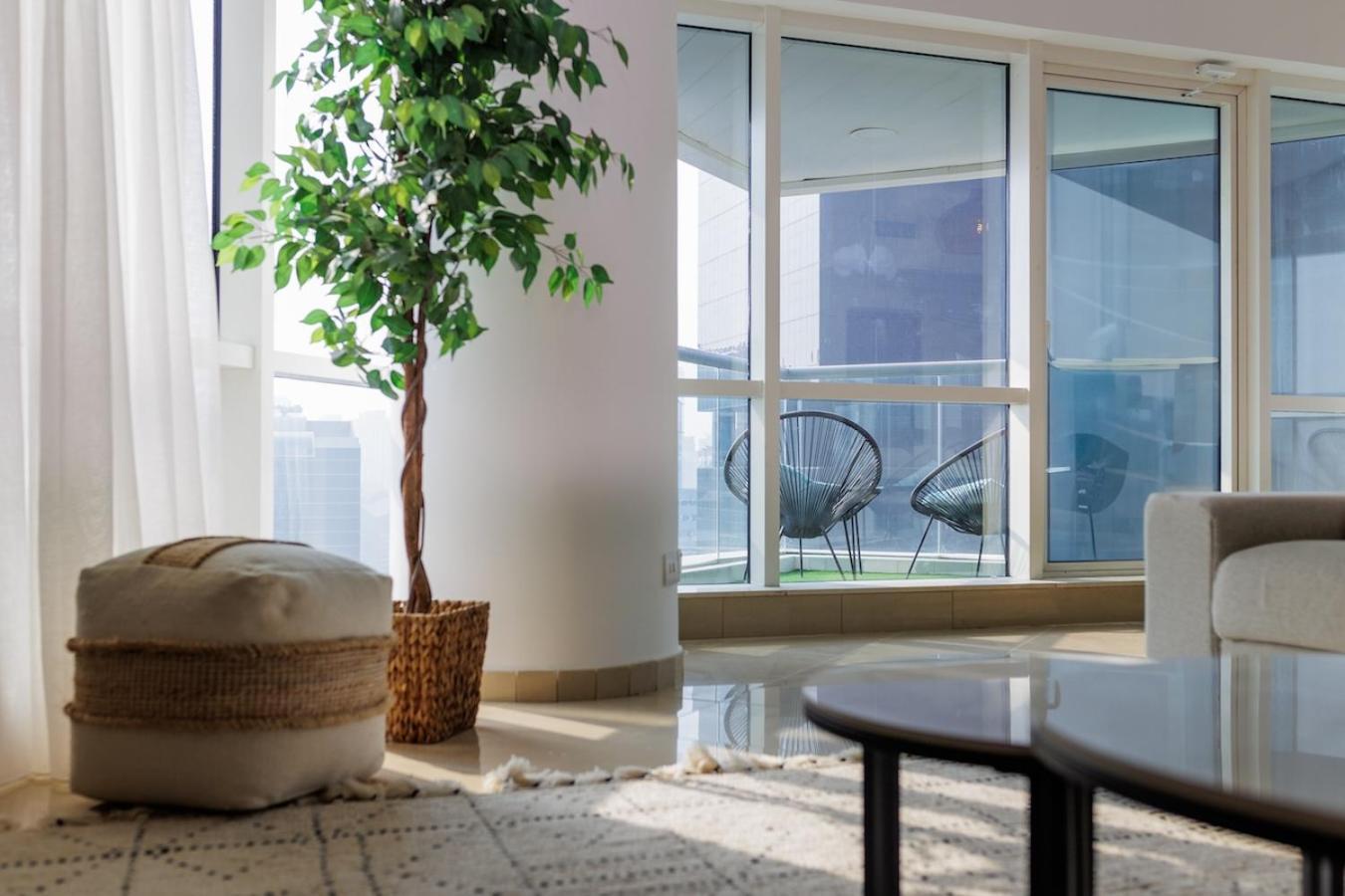 Serene Chic Flat 180 Degree & Marina Skyline View Dubai
