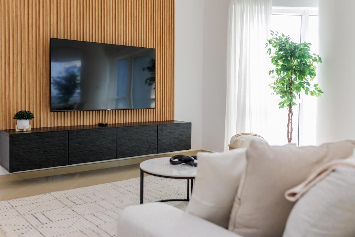 Serene Chic Flat 180 Degree & Marina Skyline View Dubai