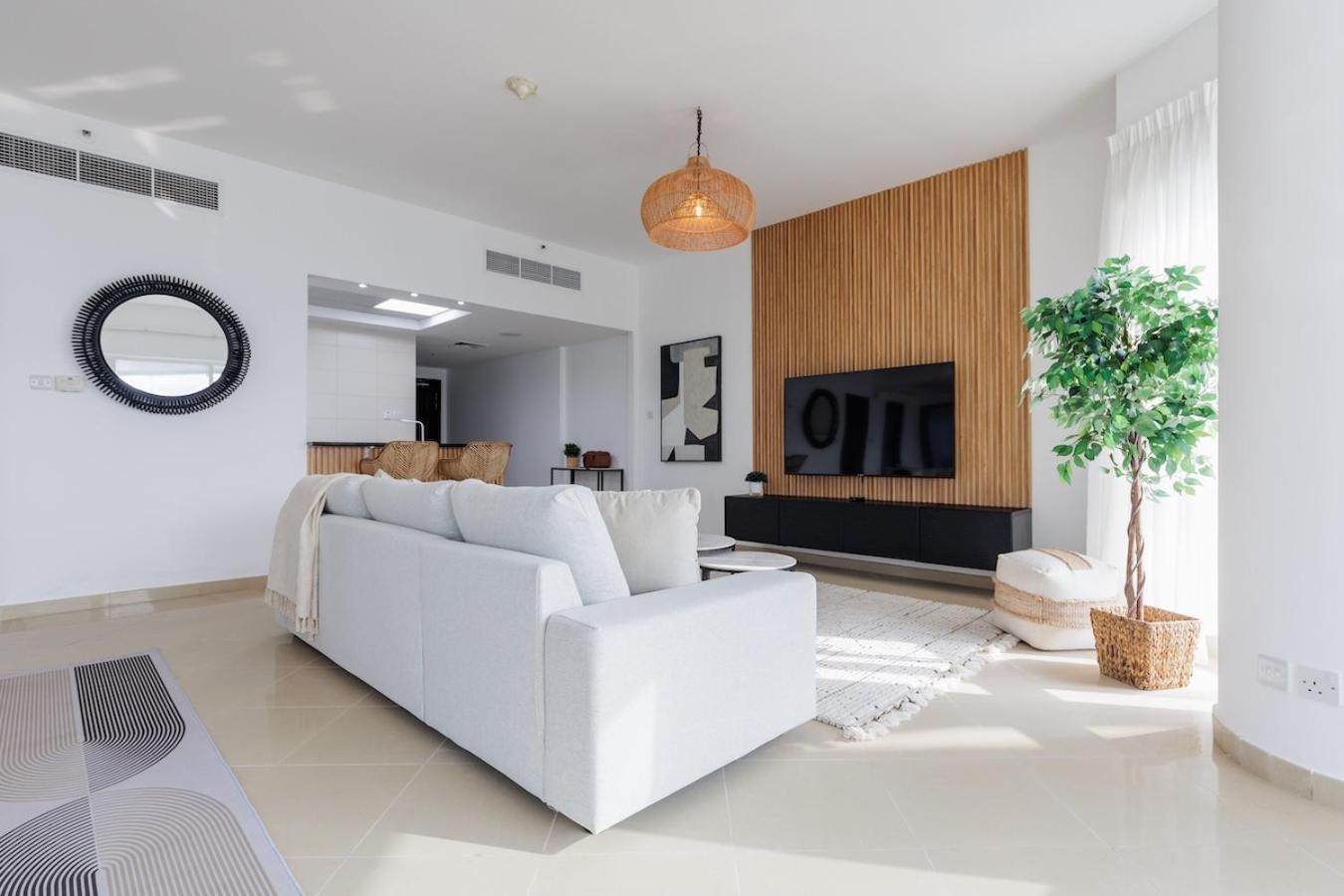 Serene Chic Flat 180 Degree & Marina Skyline View