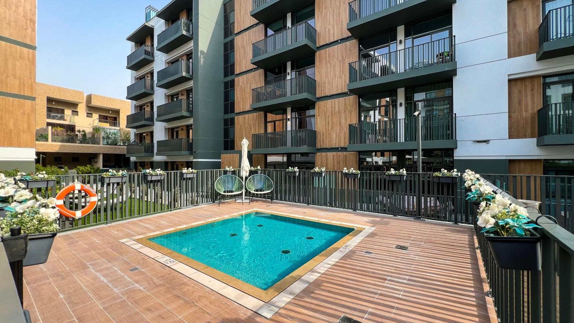 Sophisticated 1br With Pool View In Belgravia Square Jvc Dubaï