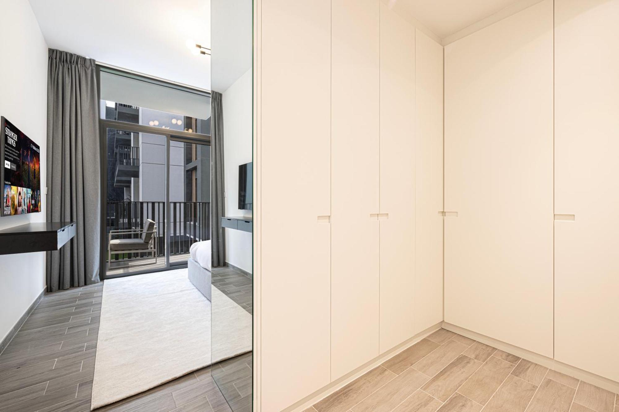 Sophisticated 1br With Pool View In Belgravia Square Jvc Dubaï
