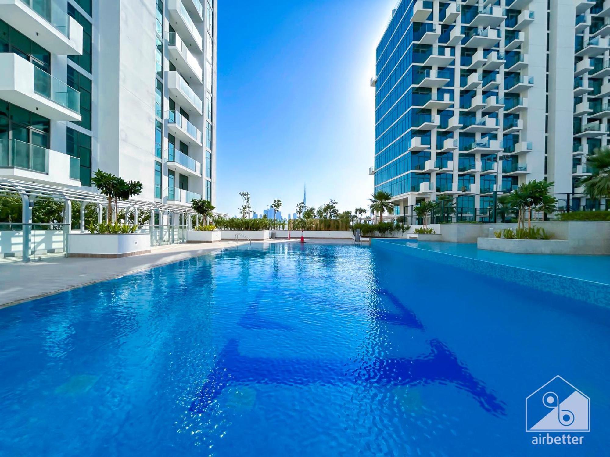 Luxurious 1-br With Balcony In Azizi Fawad Appartement *