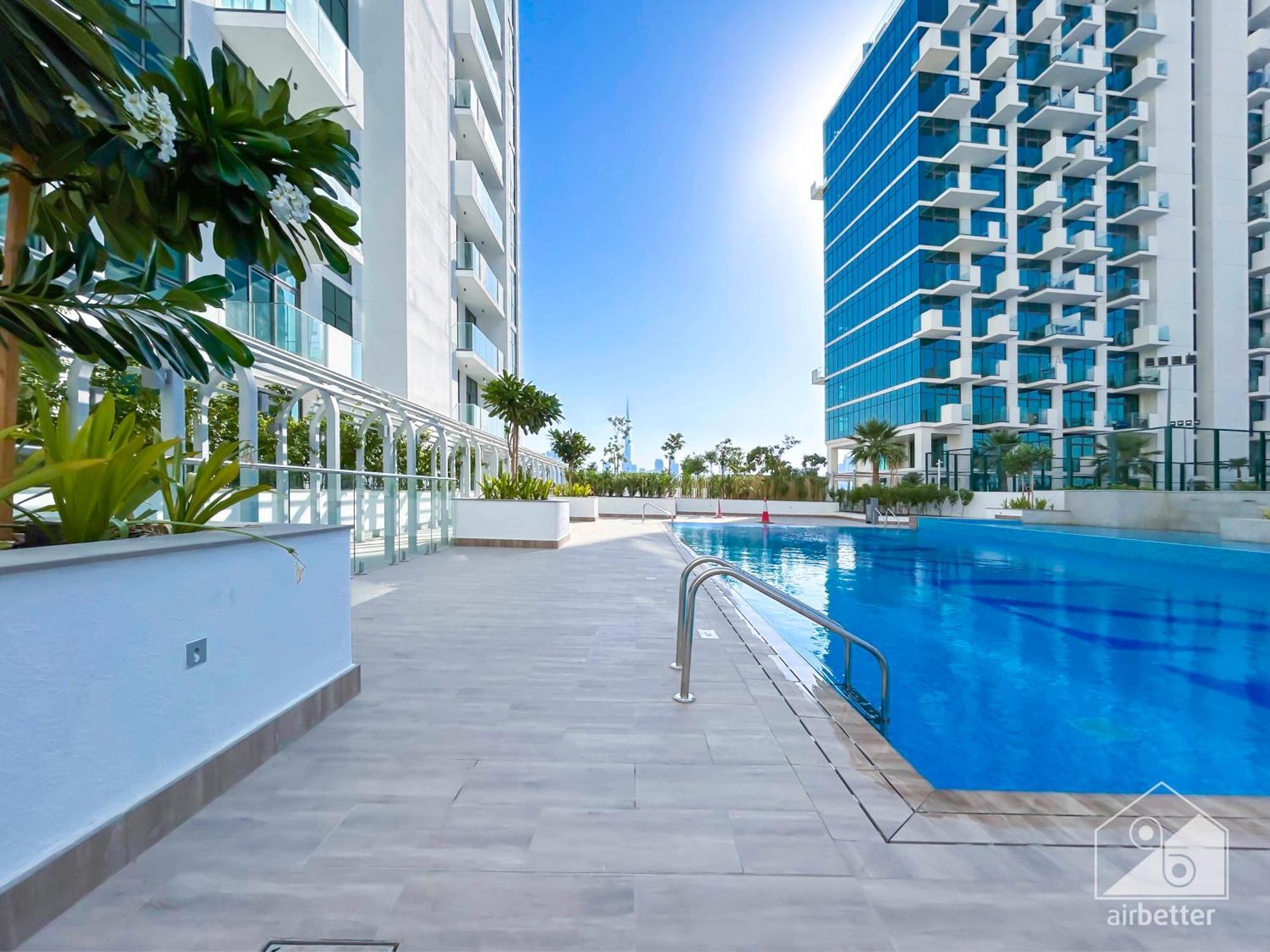 Luxurious 1-br With Balcony In Azizi Fawad