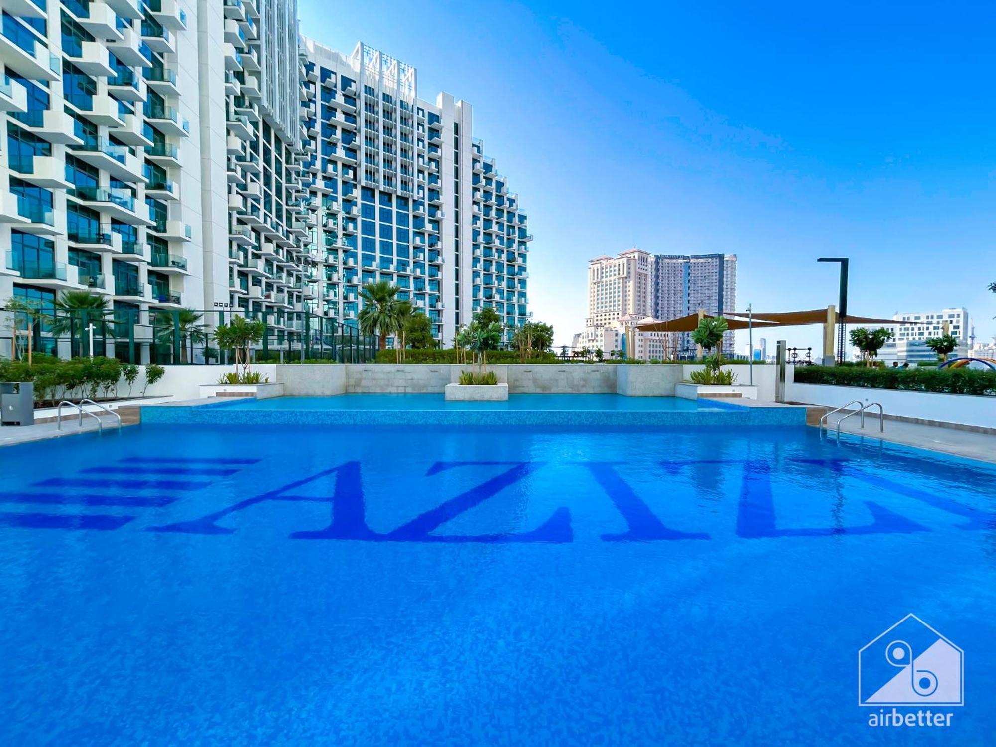 Luxurious 1-br With Balcony In Azizi Fawad Appartement *
