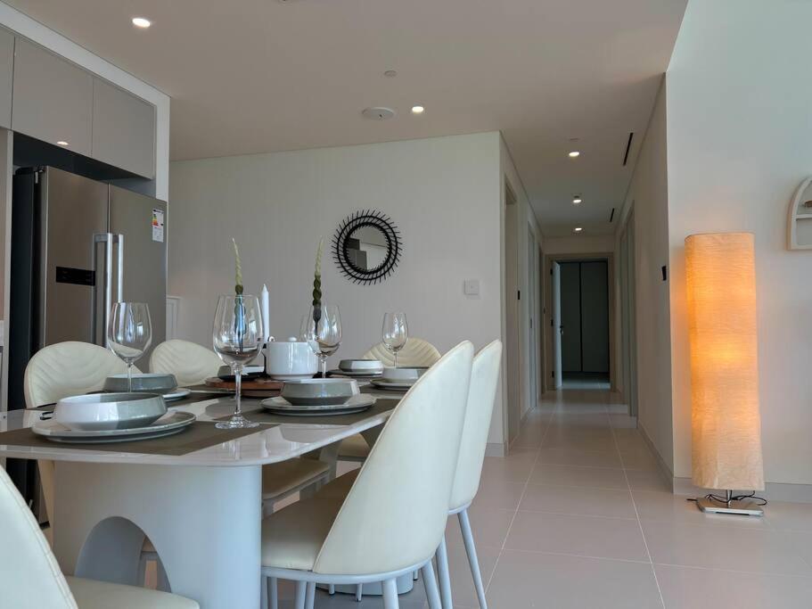 Spacious Beachfront Dubaï