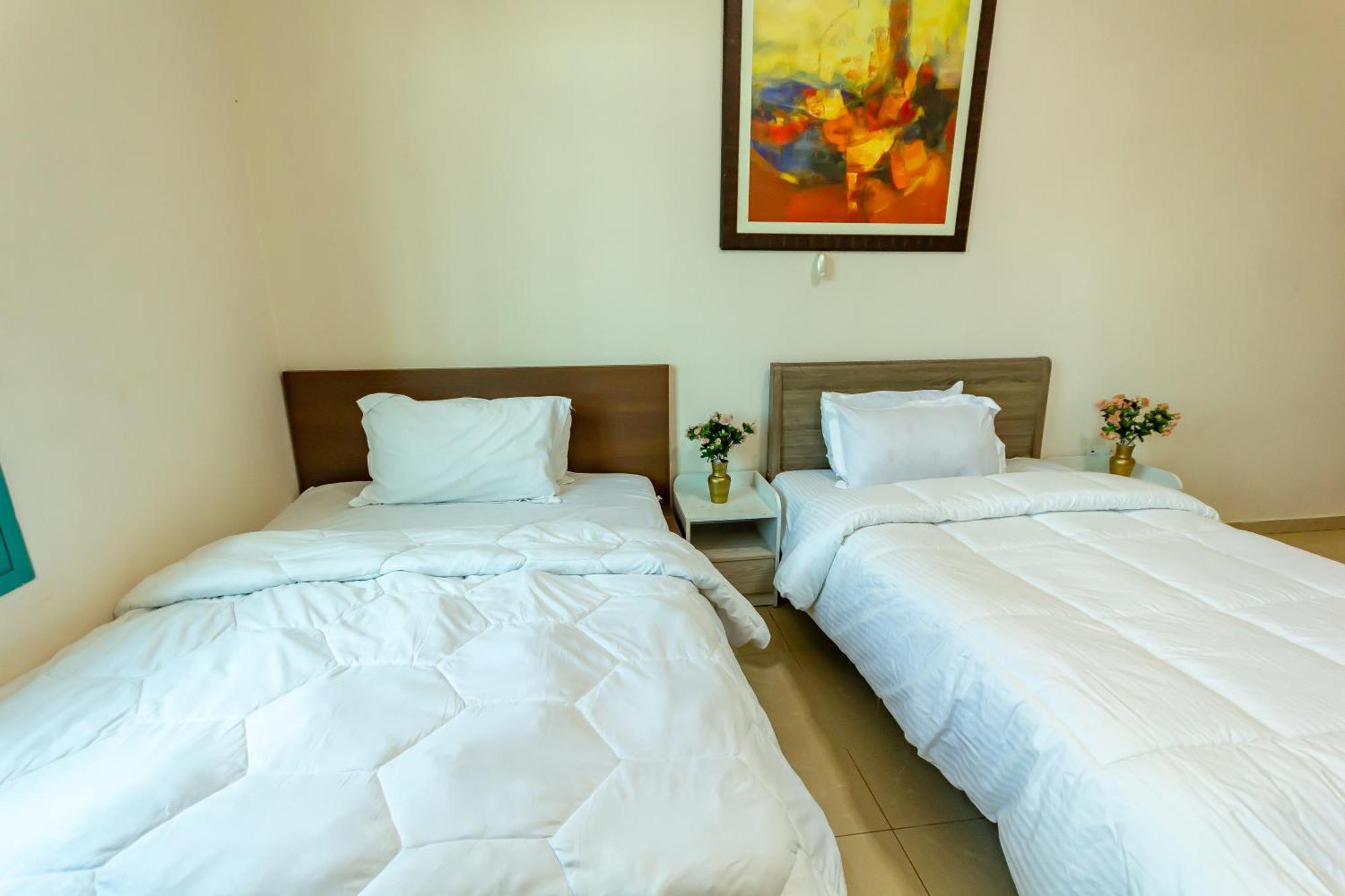 Gazde/Camere de închiriat Nice Budget And Bed Space For 