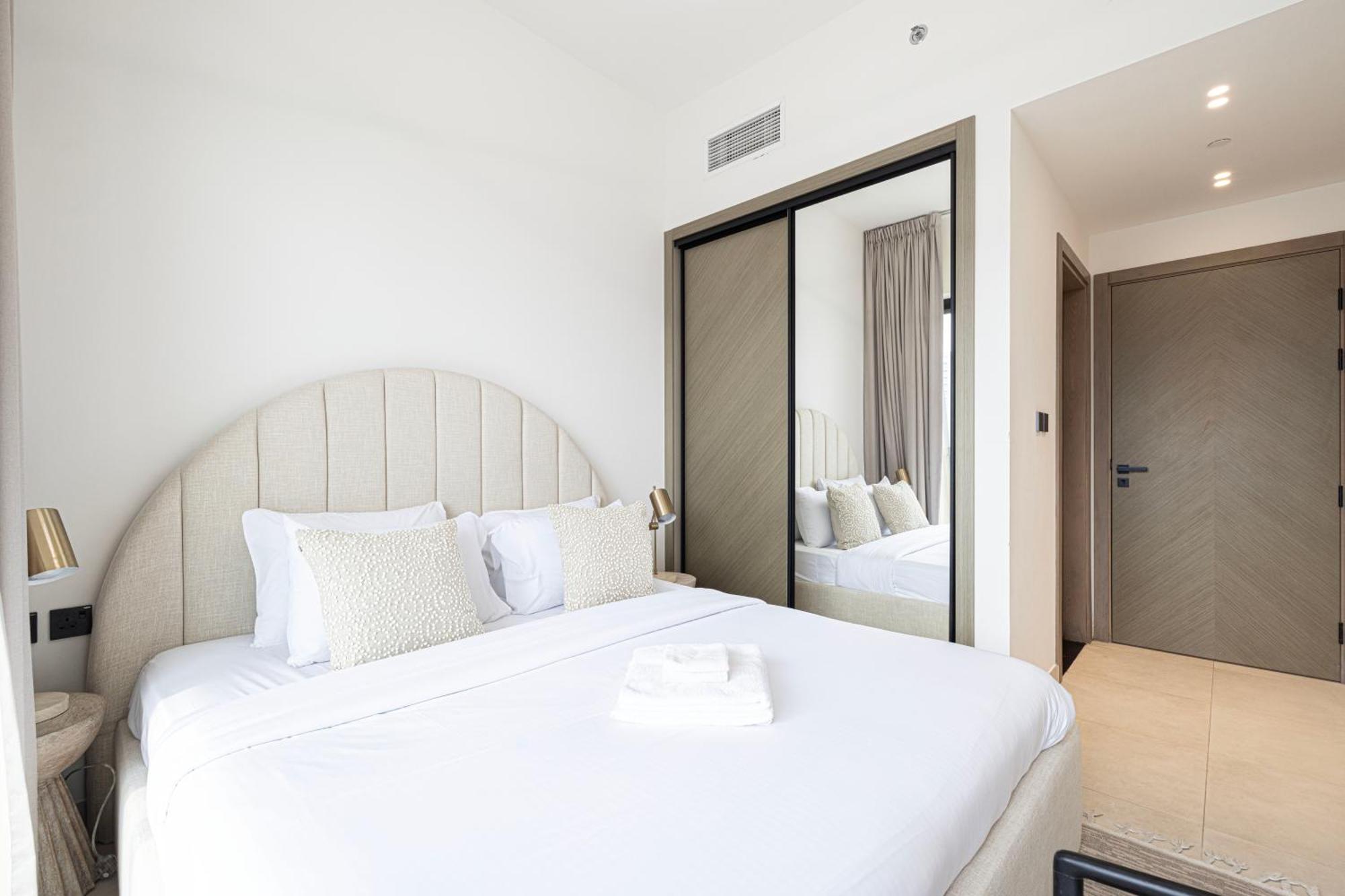 Binghatti Luxury - 5 Minutes From Burj Khalifa Apartamento Dubái