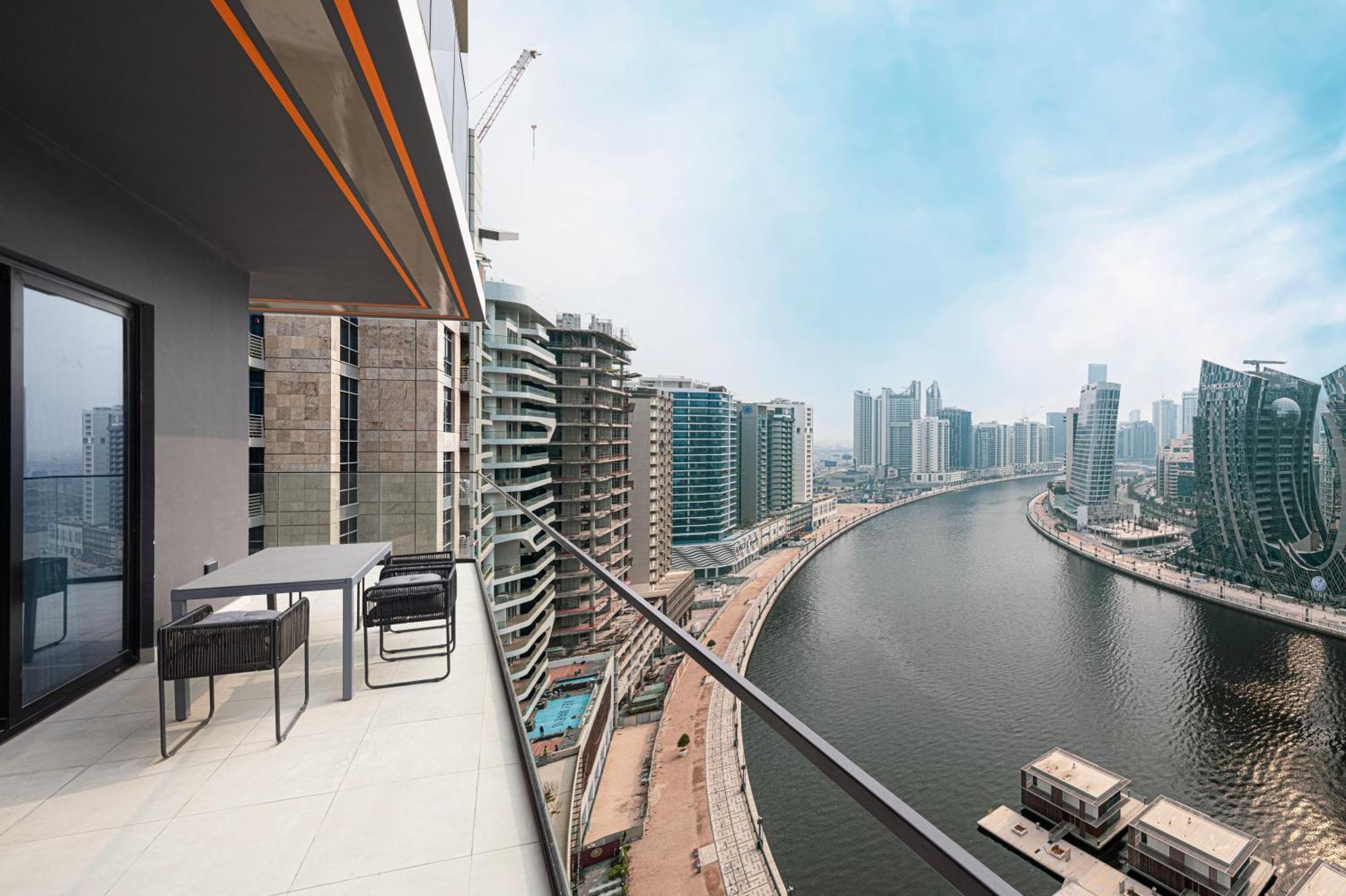 Binghatti Luxury - 5 Minutes From Burj Khalifa Apartamento Dubái