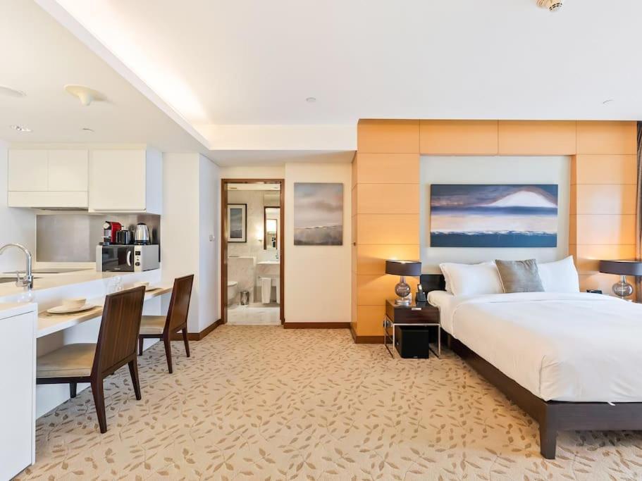 Snug In Mall Steps From Burj Khalifa Appartement