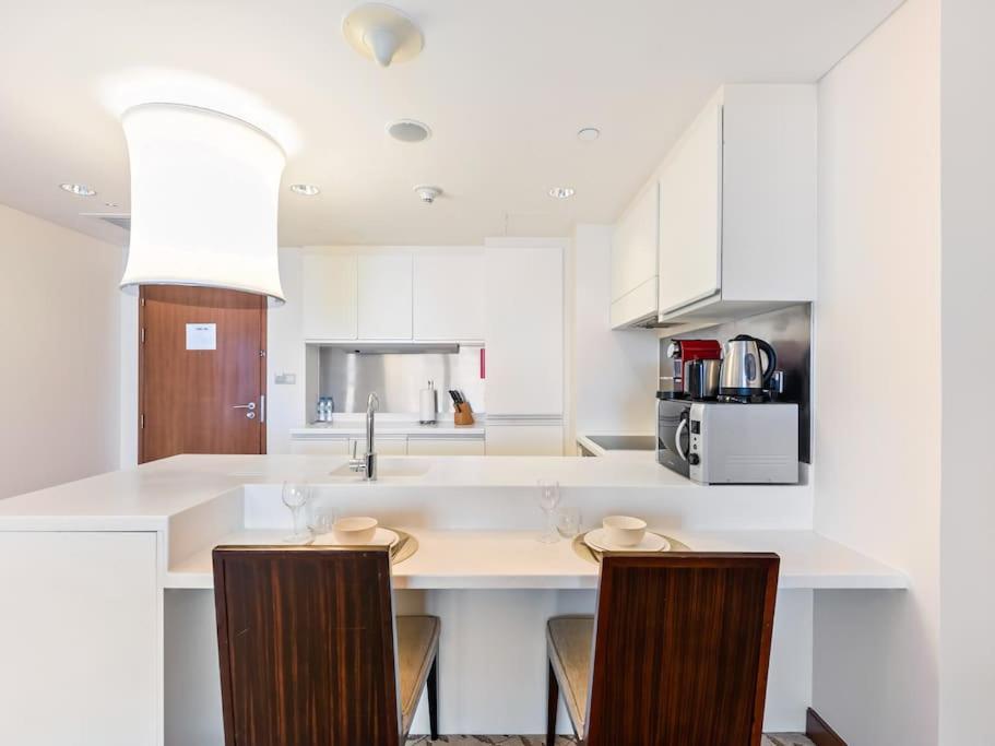 Snug In Mall Steps From Burj Khalifa Appartement *