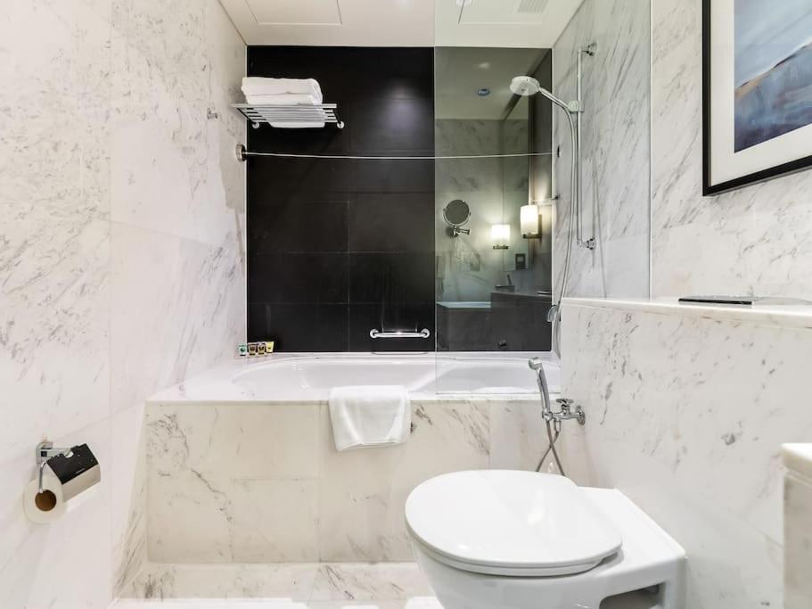 Snug In Mall Steps From Burj Khalifa Appartement *