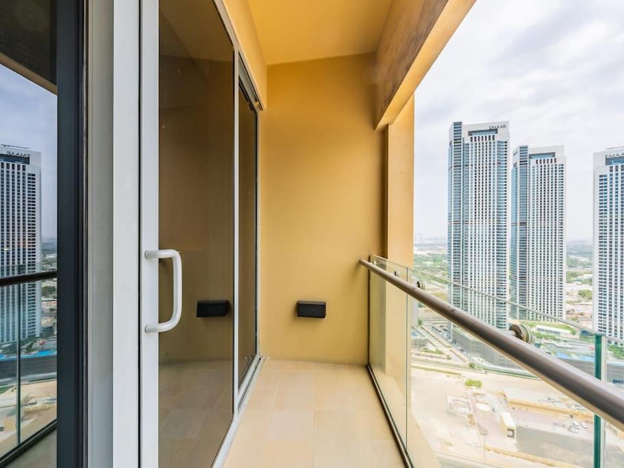 Snug In Mall Steps From Burj Khalifa * Dubaï