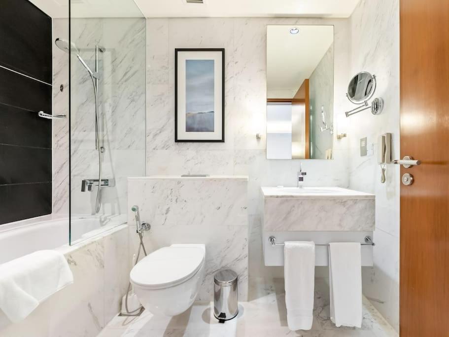 Snug In Mall Steps From Burj Khalifa Appartement