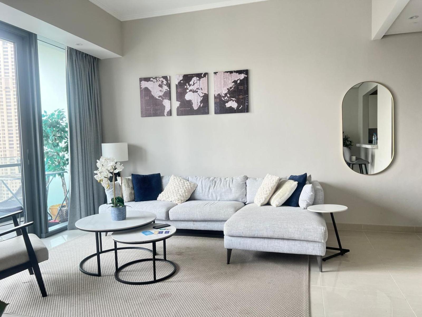 Daniels 1br At Silverene Tower Marina * Dubaï