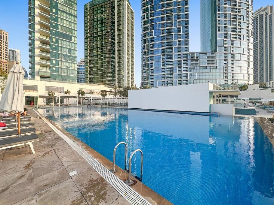 Apartamento First Class 2br Vibrant Waterfront District Dubai