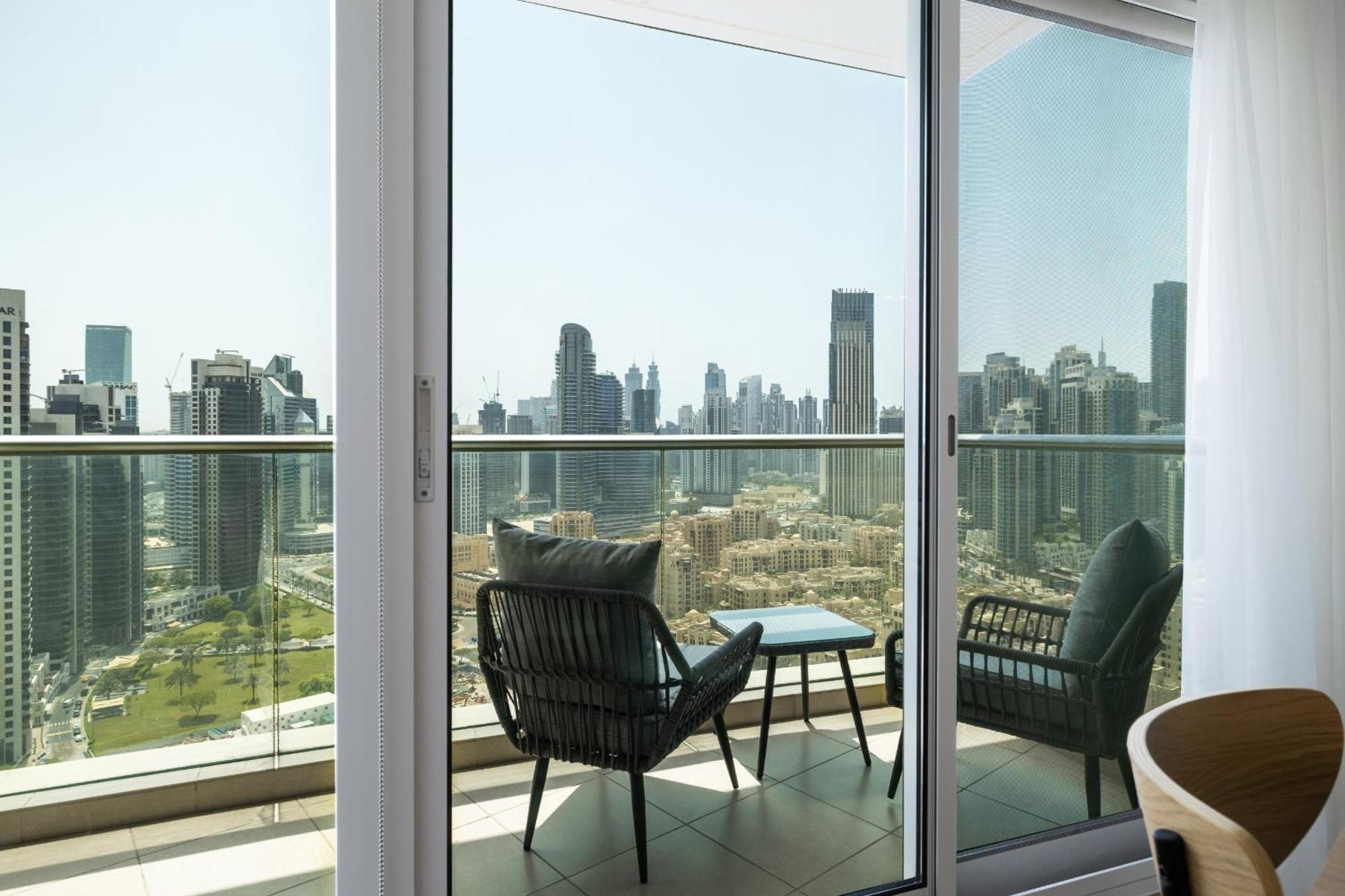 Upgraded With Stunning Burj Khalifa View Apartemen Dubai