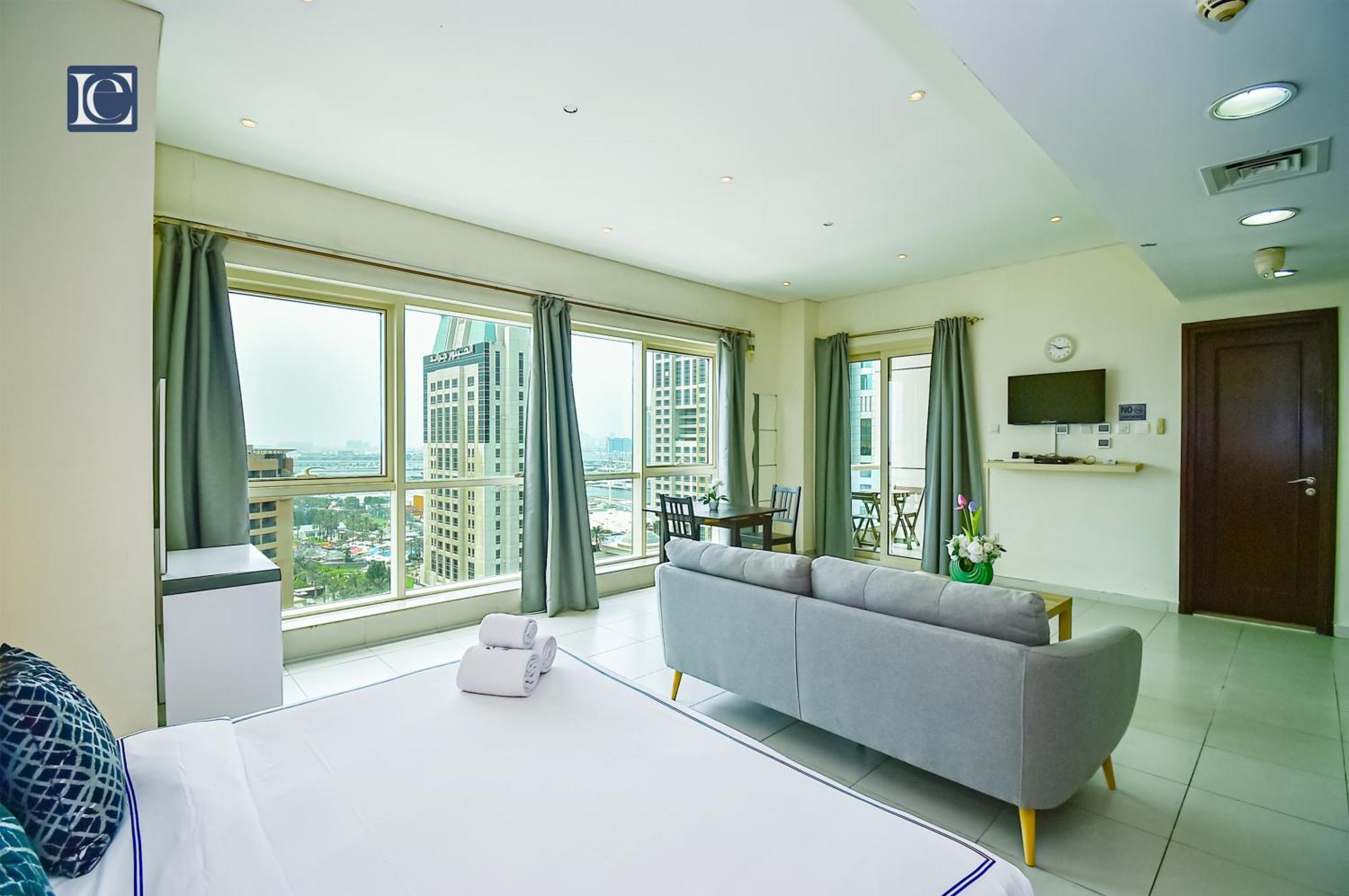Luxury Escapes - Furnished With Balcony In Royal Oceanic
