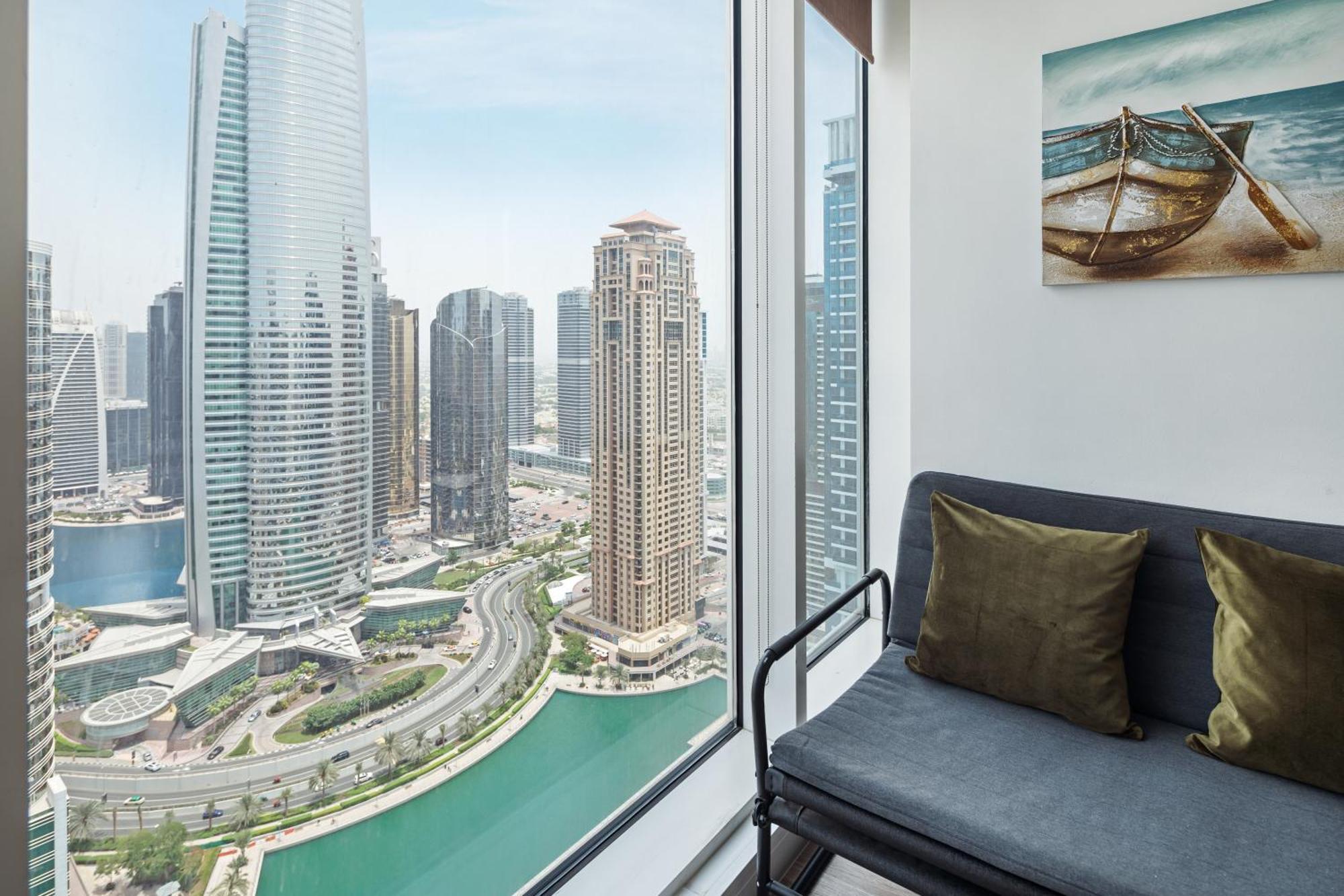 Apartamento Modern & Spacious 2-bed With Panoramic Views, Dual Balconies, Steps From Jlt Metro By 