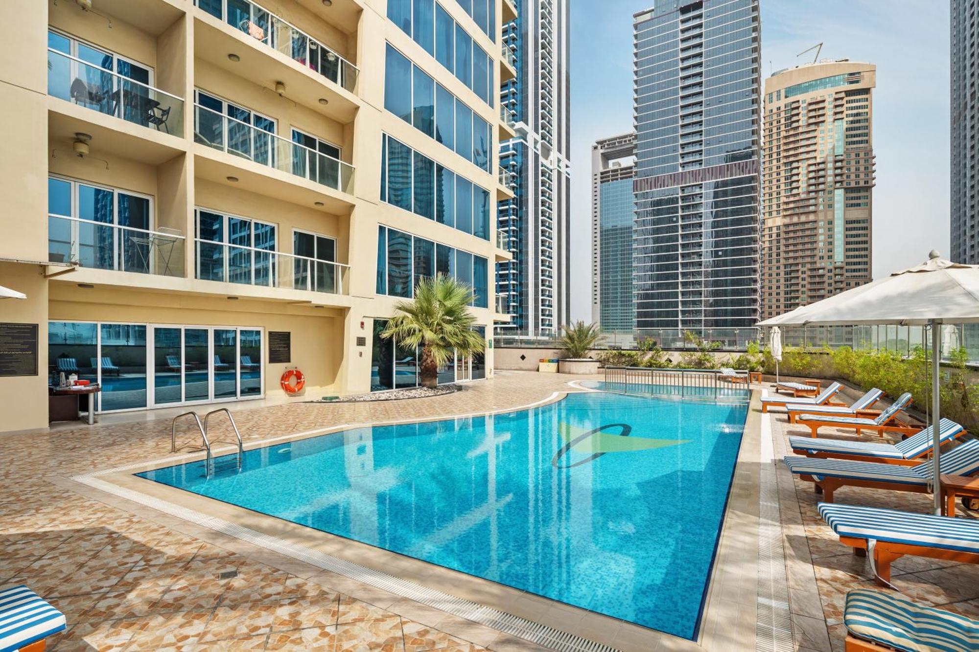 Apartemen Modern & Spacious 2-bed With Panoramic Views, Dual Balconies, Steps From Jlt Metro By 