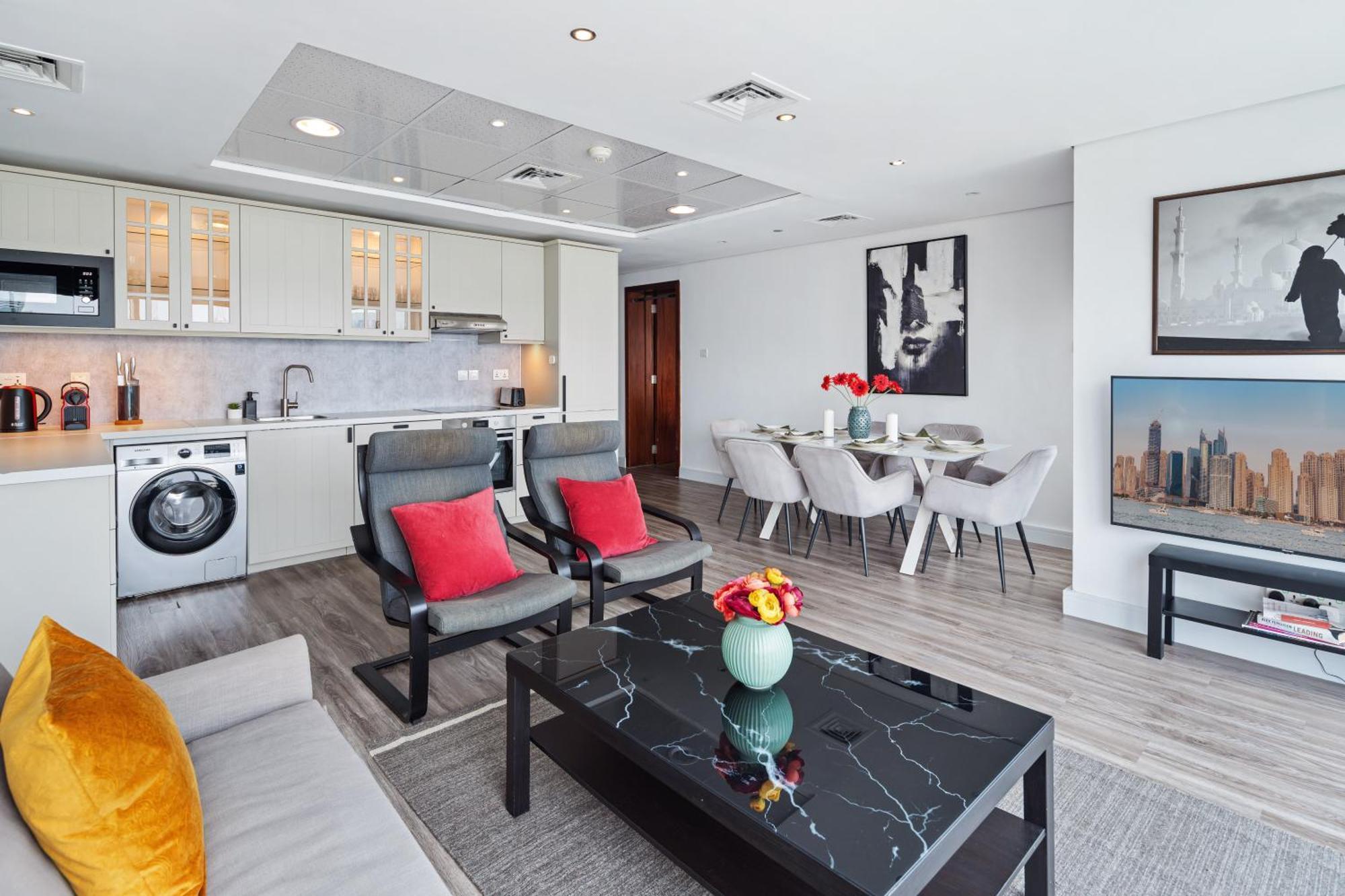Apartemen Modern & Spacious 2-bed With Panoramic Views, Dual Balconies, Steps From Jlt Metro By 