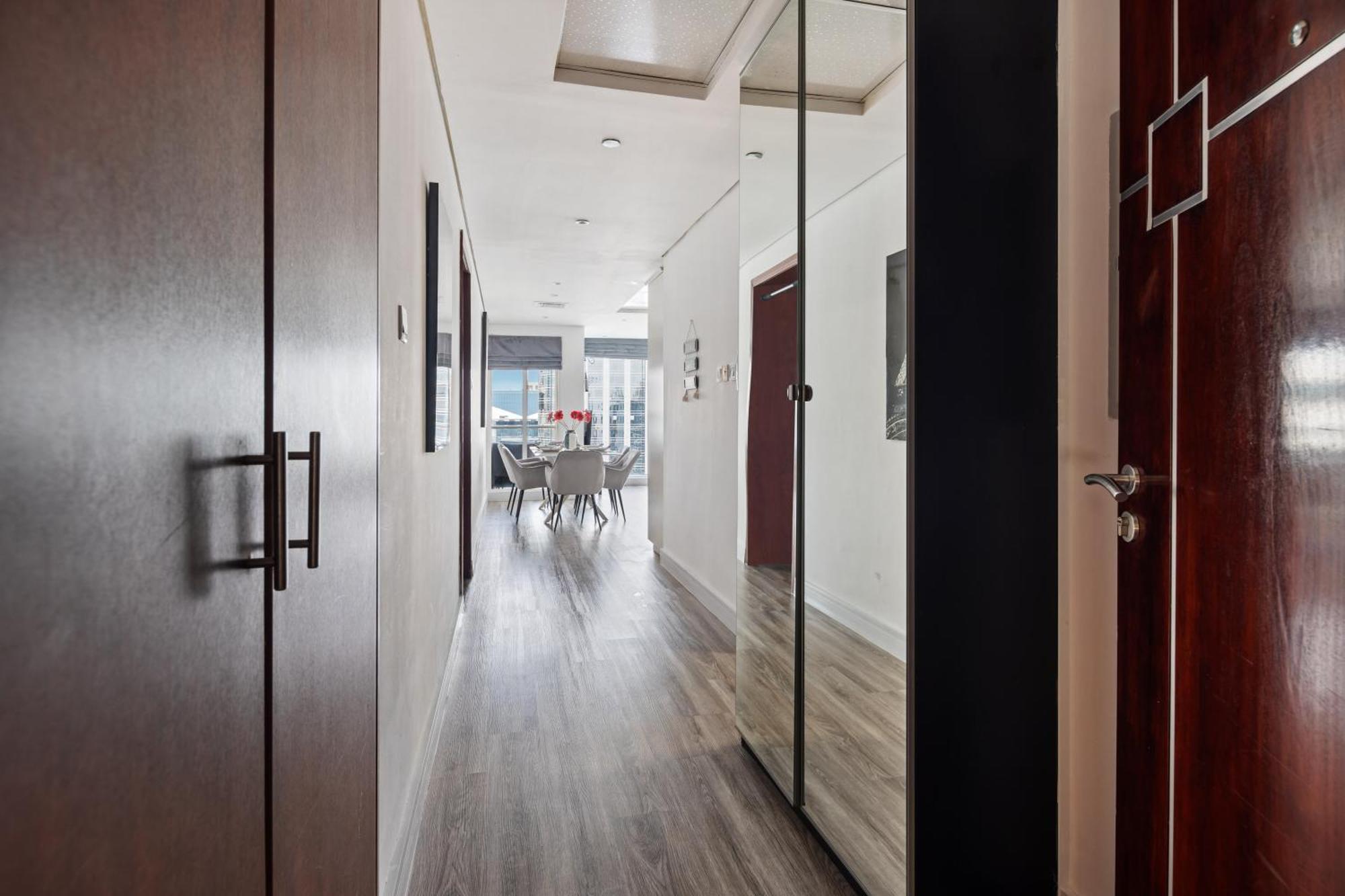 Apartemen Modern & Spacious 2-bed With Panoramic Views, Dual Balconies, Steps From Jlt Metro By 