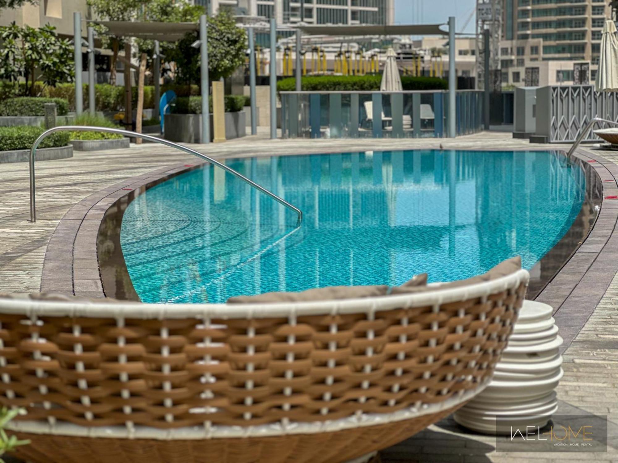 Welhome - Luxury Facing Burj Khalifa With Terrace Apartment *