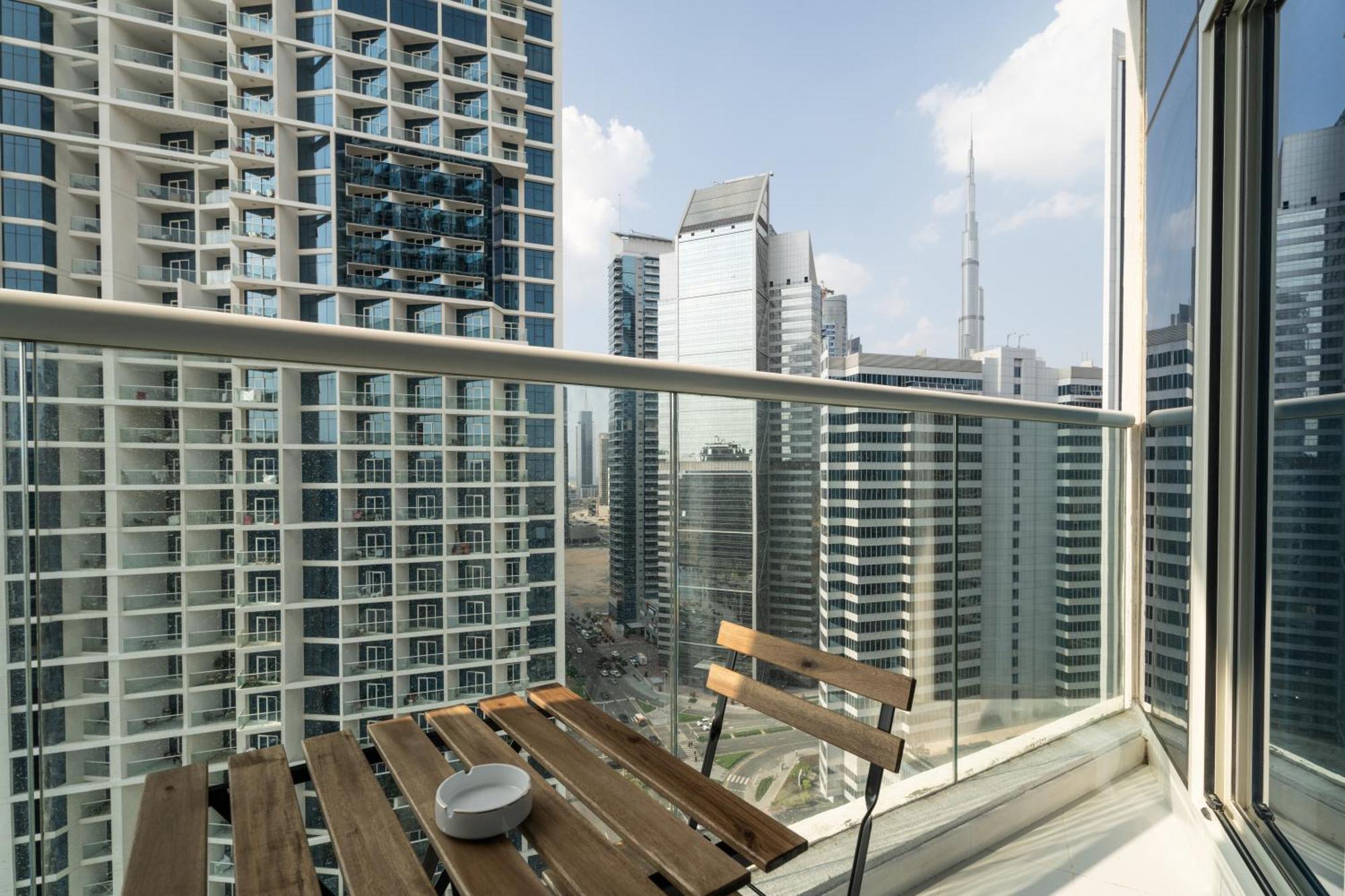 Apartamento Aliving Stylish At Damam Prive With Balcony And Partial Burj Khalifa View-1315 *