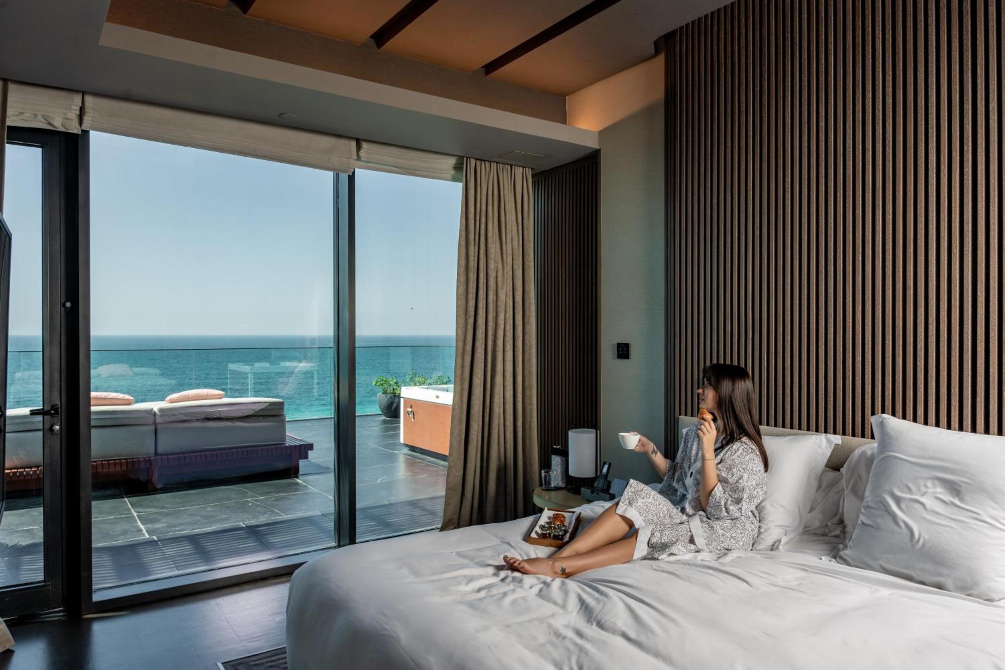 Banyan Tree At Bluewaters 5*