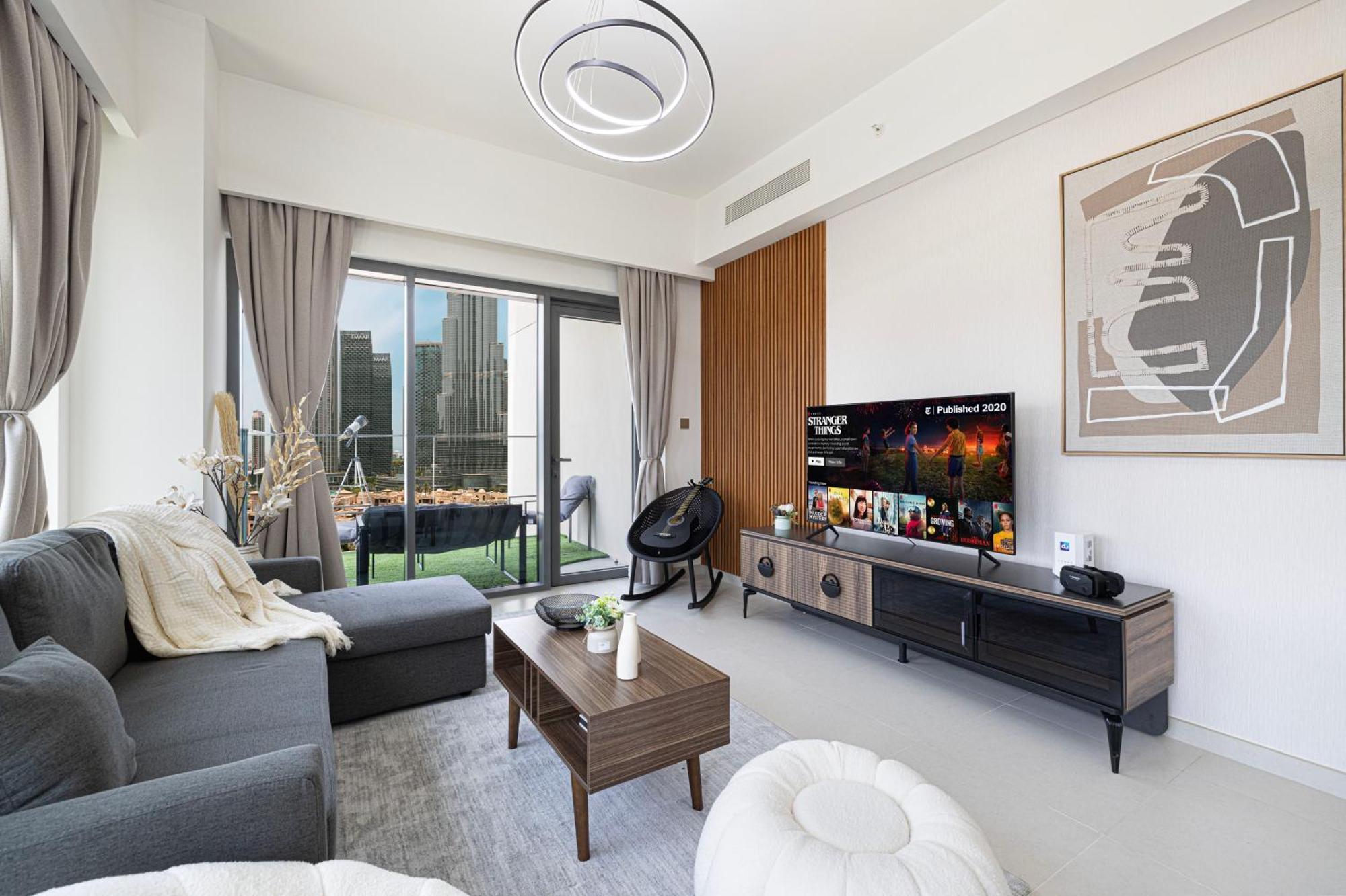 5 Minute Walk To The Fountains! Full Burj Khalifa View! 5-star Pool & Gym! Apartment
