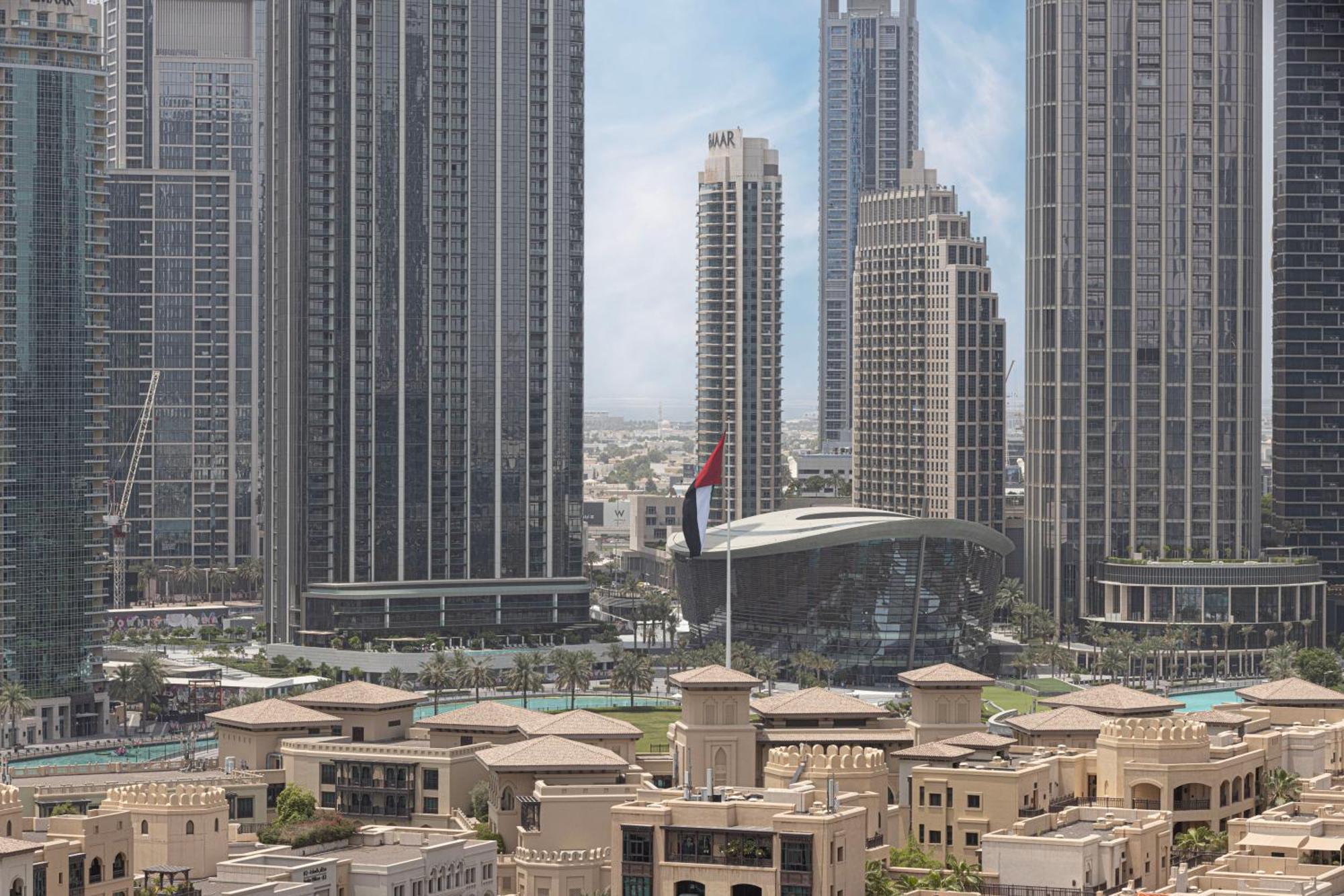 Apartment 5 Minute Walk To The Fountains! Full Burj Khalifa View! 5-star Pool & Gym!