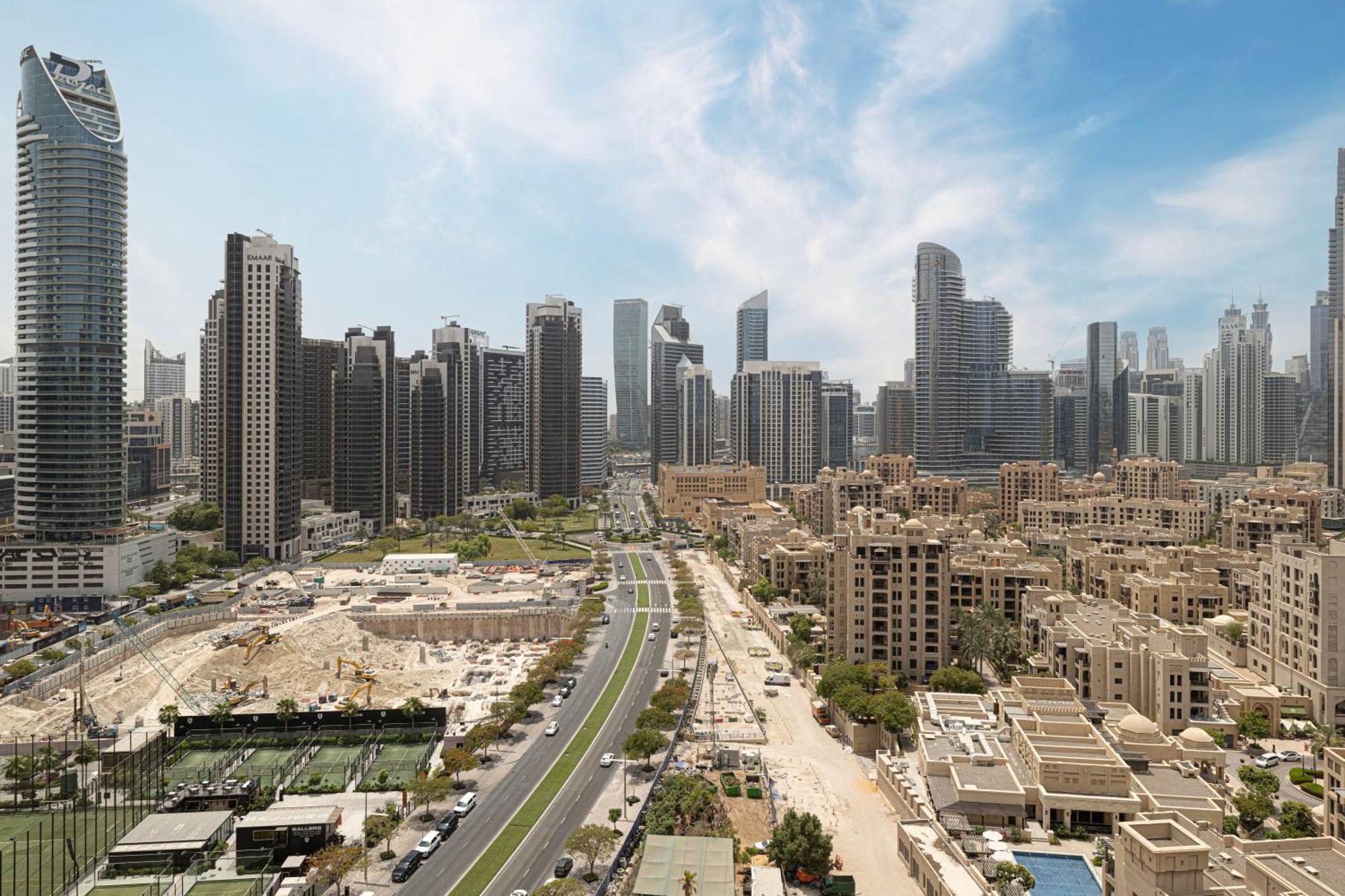 5 Minute Walk To The Fountains! Full Burj Khalifa View! 5-star Pool & Gym! *