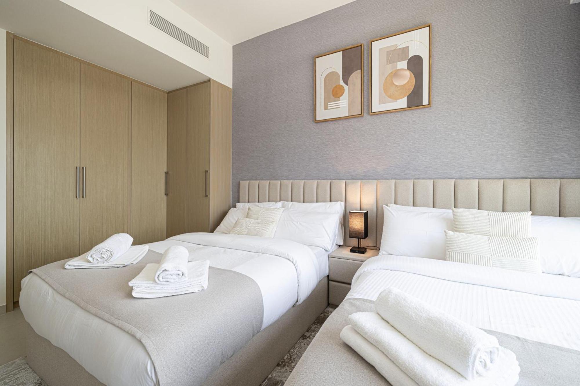 5 Minute Walk To The Fountains! Full Burj Khalifa View! 5-star Pool & Gym! Apartment Dubai