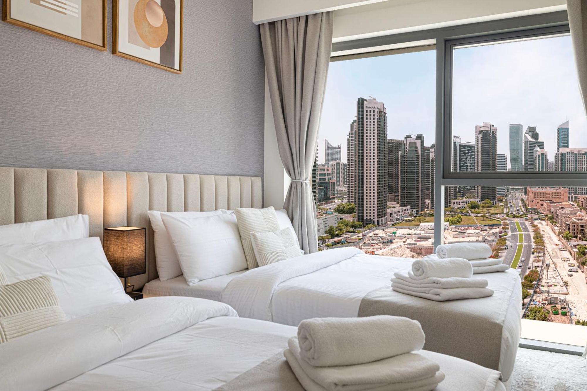 Apartment 5 Minute Walk To The Fountains! Full Burj Khalifa View! 5-star Pool & Gym! Dubai