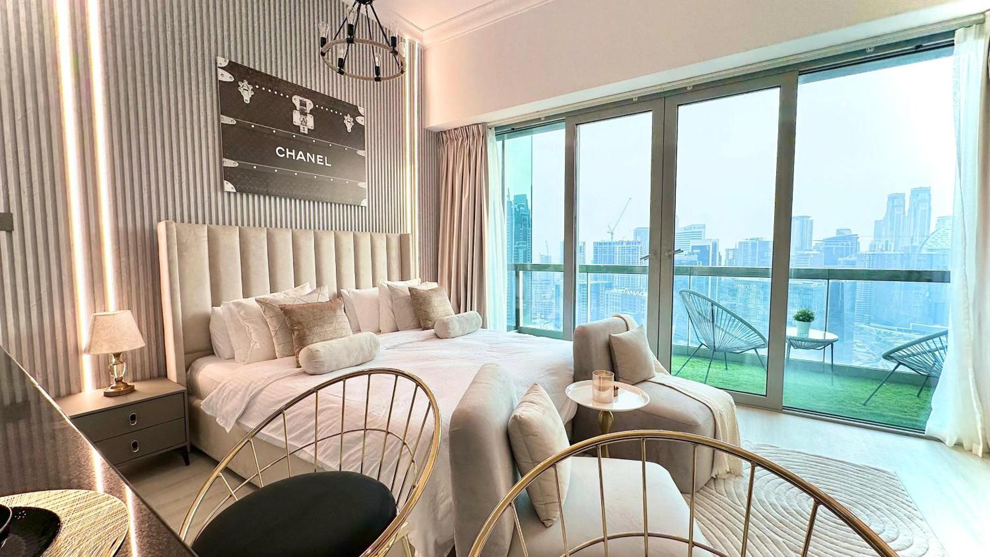 Luxury Large In The Heart Of Close To Mall And Burj Khalifa Apartamento Dubái