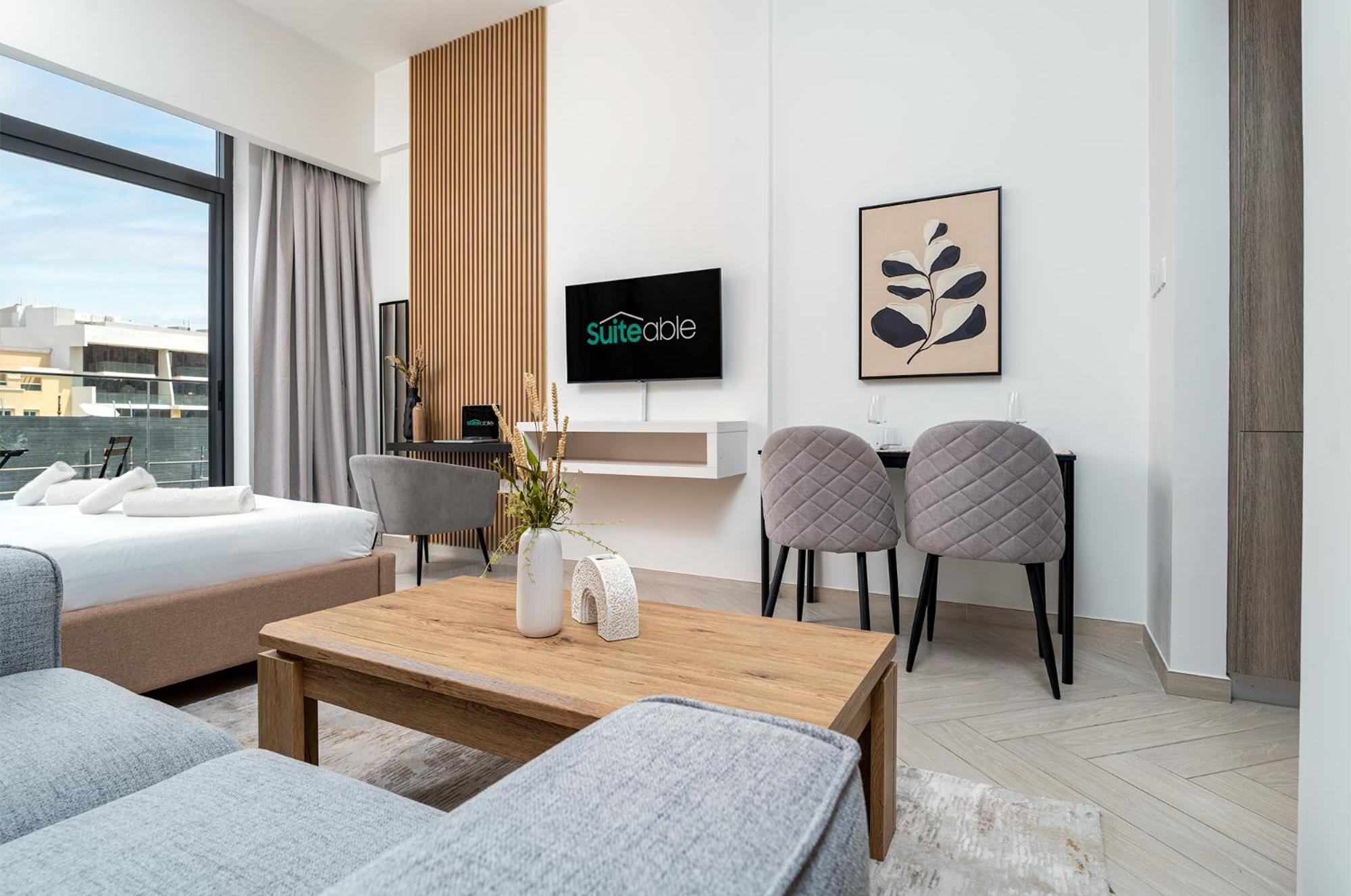Upscale In Jvc With Exquisite Finishing Dubaï