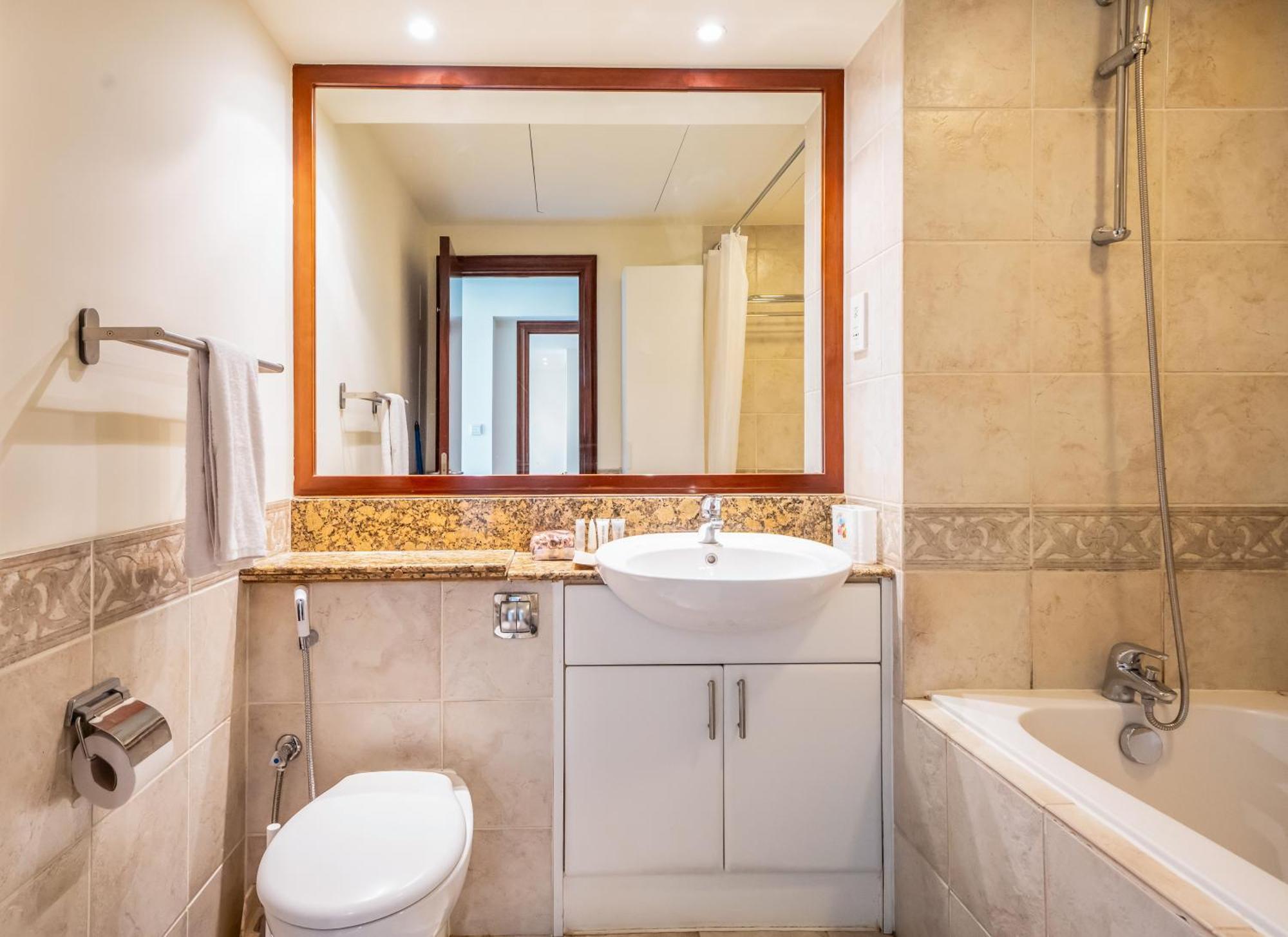 Quickstay Homes -2br At Al Mesk Tower Marina *