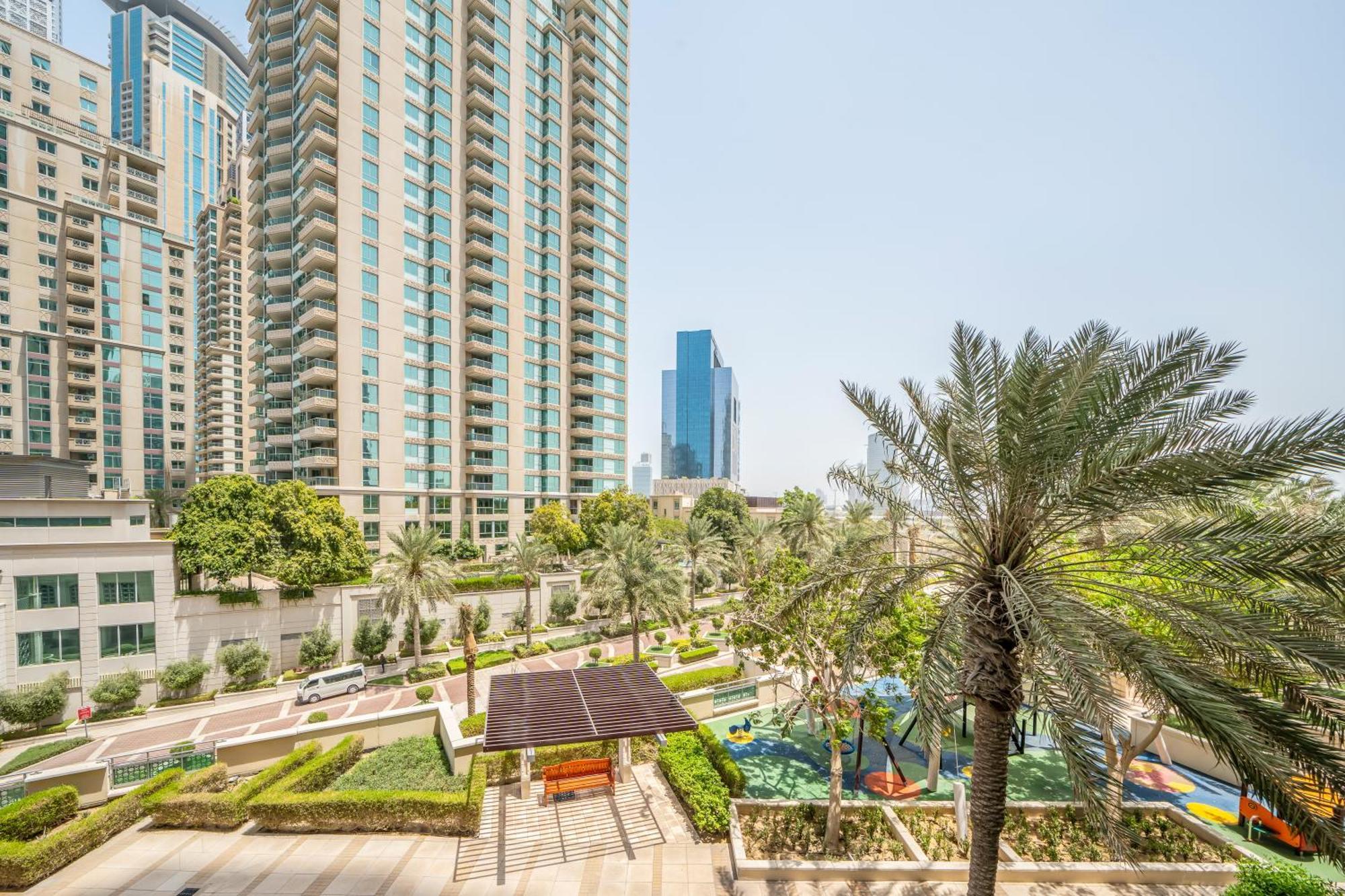 Quickstay Homes -2br At Al Mesk Tower Marina Appartement